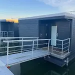بوتيل Hausboot Der Frieslaender Im Wangermeer