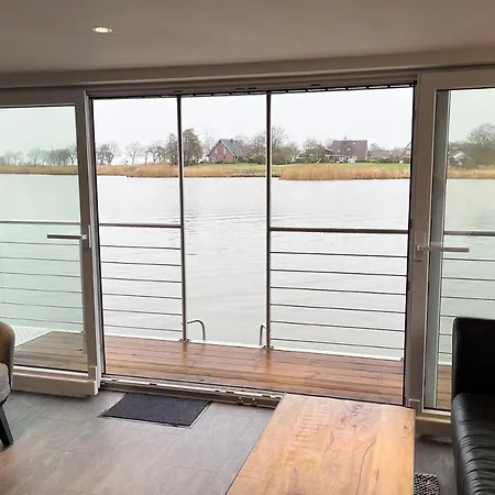 Hausboot Der Frieslaender Im Wangermeer Botel *