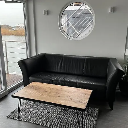 Hausboot Der Frieslaender Im Wangermeer Schillig