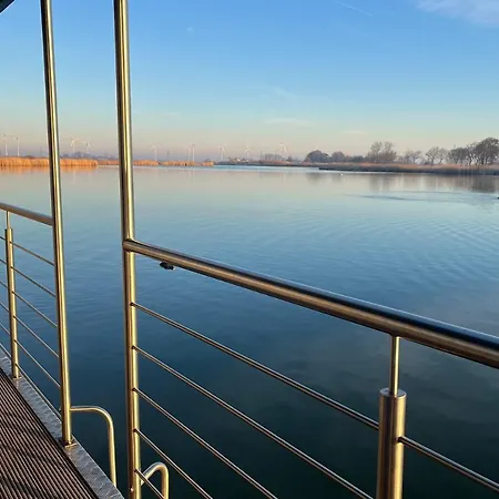 Botel Hausboot Der Frieslaender Im Wangermeer Schillig