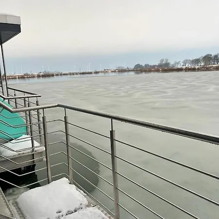 Hausboot Der Frieslaender Im Wangermeer *