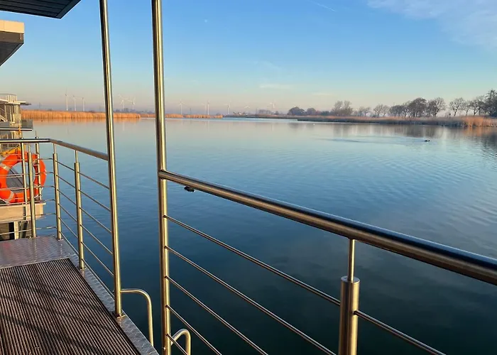 Botel Hausboot Der Frieslaender Im Wangermeer Schillig