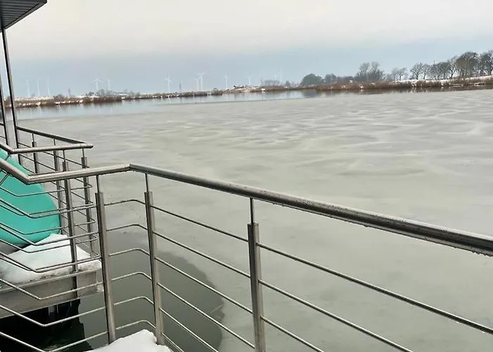 Hausboot Der Frieslaender Im Wangermeer *